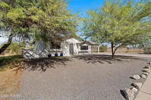 8271 E Kenyon Dr, Tucson, AZ 85710 - Photo 2