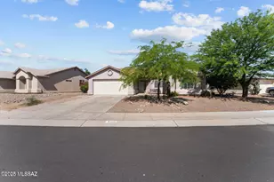 8902 N Soft Winds Dr, Tucson, AZ 85742 - Photo 2