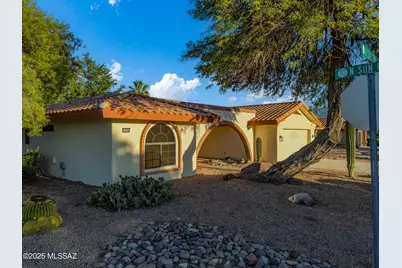 14660 N Flagstone Drive, Oro Valley, AZ 85755 - Photo 2