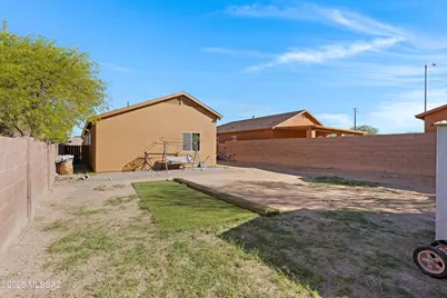 2464 E Camino Malcote, Tucson, AZ 85706 - Photo 10
