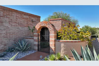 5389 N Fort Yuma Trail, Tucson, AZ 85718 - Photo 6