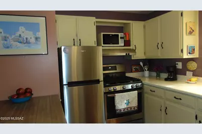 211 W Camino Manzana #B, Green Valley, AZ 85614 - Photo 4