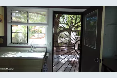 211 W Camino Manzana #B, Green Valley, AZ 85614 - Photo 18