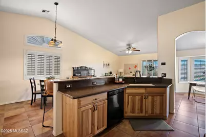 7620 W Running Bear Drive, Tucson, AZ 85743 - Photo 10