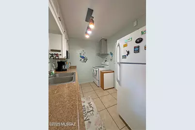 1439 S Jones Boulevard #D10, Tucson, AZ 85713 - Photo 12
