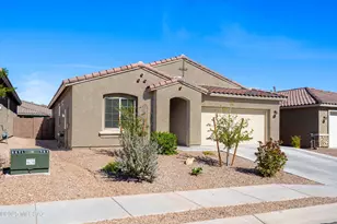 9785 E Copper Glance Trl, Tucson, AZ 85747 - Photo 2