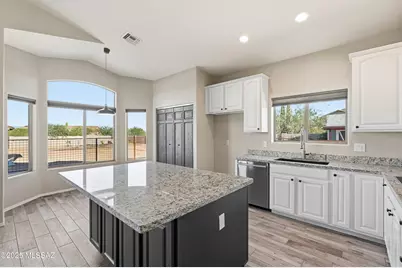 17821 S Golden Valley Drive, Sahuarita, AZ 85629 - Photo 16