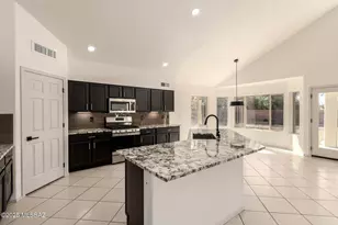 12403 N Echo Valley Dr, Oro Valley, AZ 85755 - Photo 14
