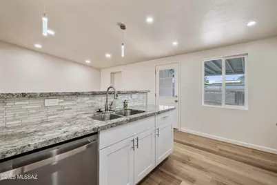 1610 S Avenida Regulo, Tucson, AZ 85710 - Photo 14