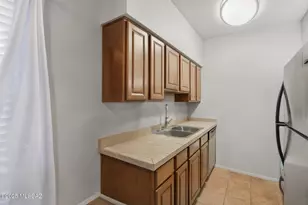 1810 E Blacklidge Dr, Tucson, AZ 85719 - Photo 8