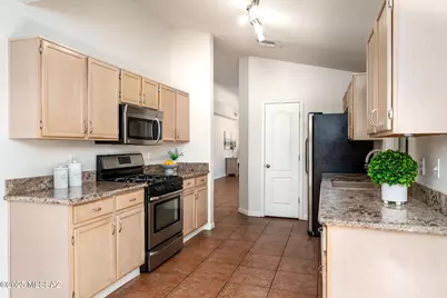8869 N Willeta Drive, Tucson, AZ 85743 - Photo 4