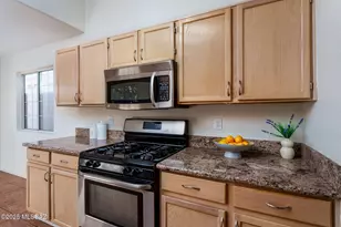 8869 N Willeta Dr, Tucson, AZ 85743 - Photo 6