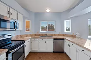 1750 W Circulo De La Pinata, Green Valley, AZ 85622 - Photo 12