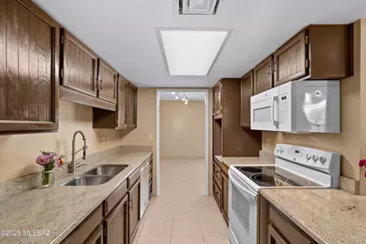 1343 W Calle Madrid, Green Valley, AZ 85622 - Photo 12