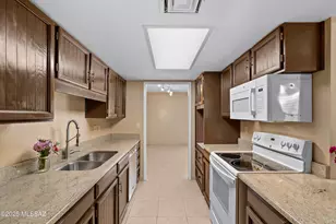 1343 W Calle Madrid, Green Valley, AZ 85622 - Photo 12