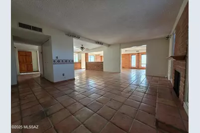 8438 E 5th Street, Tucson, AZ 85710 - Photo 2