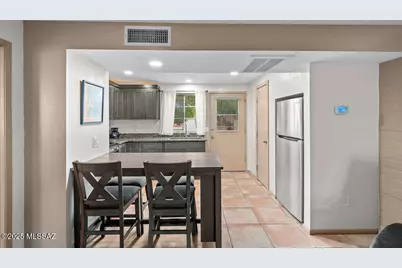 136 W Camino Alameda #B, Green Valley, AZ 85614 - Photo 10
