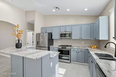 282 W Brinkley Springs Drive, Oro Valley, AZ 85755 - Photo 2