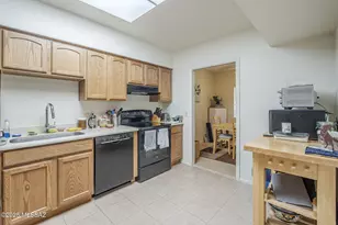 3032 S Sierra Villas Dr, Tucson, AZ 85713 - Photo 10