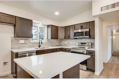 9054 E 25th Street, Tucson, AZ 85710 - Photo 1