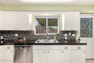 4386 E Fort Lowell Rd, Tucson, AZ 85712 - Photo 8