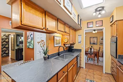 1381 W Calle Mendoza, Green Valley, AZ 85622 - Photo 10