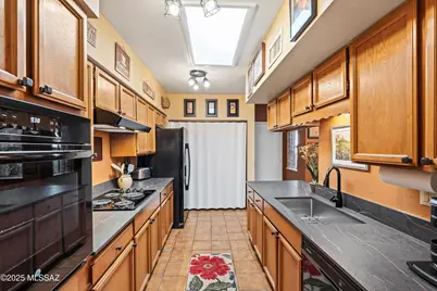 1381 W Calle Mendoza, Green Valley, AZ 85622 - Photo 8