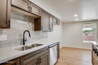 3303 S Manitoba Avenue, Tucson, AZ 85730 - Photo 2