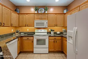 512 W Bazille Way, Green Valley, AZ 85614 - Photo 10