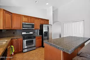 286 E Shore Cliff Pl, Oro Valley, AZ 85737 - Photo 2