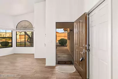 10317 N Mineral Spring Lane, Oro Valley, AZ 85737 - Photo 6