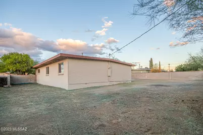 7026 E Calle Ileo, Tucson, AZ 85710 - Photo 2