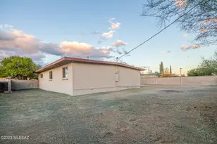 7026 E Calle Ileo, Tucson, AZ 85710 - Photo 2