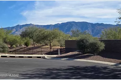209 E Brookdale Way, Oro Valley, AZ 85755 - Photo 2