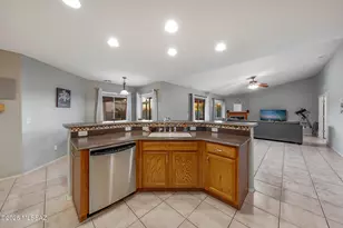 7631 S Laurel Willow Dr, Tucson, AZ 85747 - Photo 8