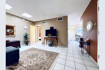 5968 E Sun County Boulevard, Tucson, AZ 85712 - Photo 10