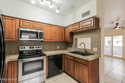 1810 E Blacklidge Drive #417, Tucson, AZ 85719 - Photo 6