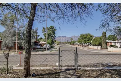 5240 E 28th Street, Tucson, AZ 85711 - Photo 4