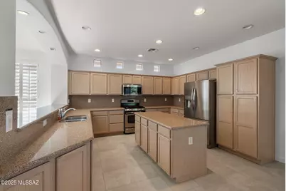 700 N Pebbles Ridge Drive, Green Valley, AZ 85614 - Photo 4