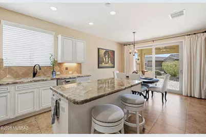2196 E Thunderchief Drive, Green Valley, AZ 85614 - Photo 12