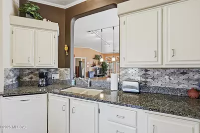 567 W Parkwood Court, Green Valley, AZ 85614 - Photo 8