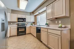 625 N Sunstream Ln, Tucson, AZ 85748 - Photo 8