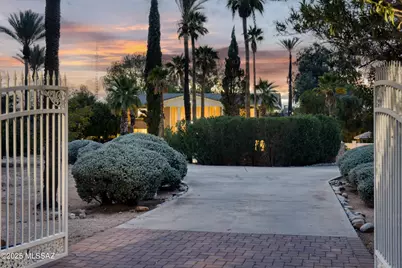 6727 N Pomelo Drive, Tucson, AZ 85704 - Photo 2