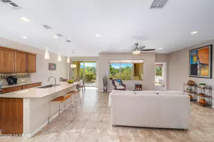 883 N Broken Hills Dr, Green Valley, AZ 85614 - Photo 6