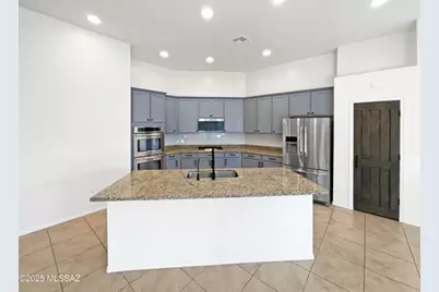 7939 W Imperial Eagle Court, Tucson, AZ 85757 - Photo 2