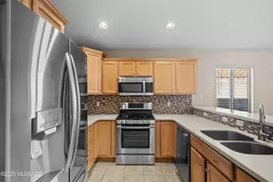 10572 E Carolina Willow Ln, Tucson, AZ 85747 - Photo 8