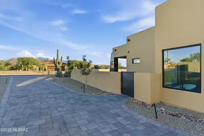 11961 N Mesquite Sunset Place, Oro Valley, AZ 85742 - Photo 2
