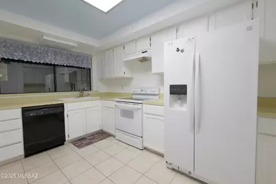 110 W Calle Melendrez, Green Valley, AZ 85614 - Photo 6