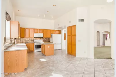 8418 N Sunny Rock Ridge Drive, Tucson, AZ 85743 - Photo 8