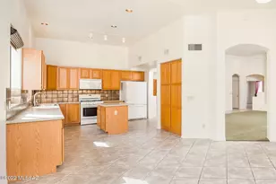 8418 N Sunny Rock Ridge Dr, Tucson, AZ 85743 - Photo 8